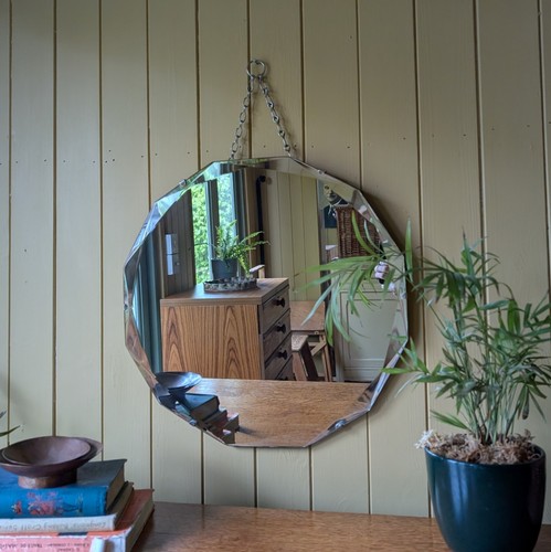 Art deco mirror chain - on,